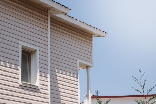 Cost of Vinyl Siding Hole Repair in West Bend